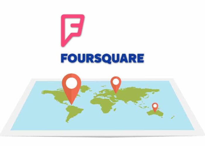 Le logo Foursquare avec un map du monde sur une tablette