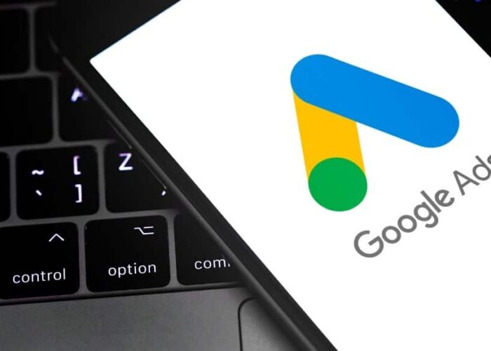 clavier d'ordinateur avec google ads logo